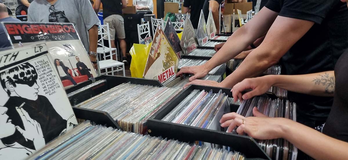4ª feira CWB Vinil Project terá 8 mil discos de vinil à venda a partir de R$ 10 4ª feira CWB Vinil Project terá 8 mil discos de vinil à venda a partir de R$ 10