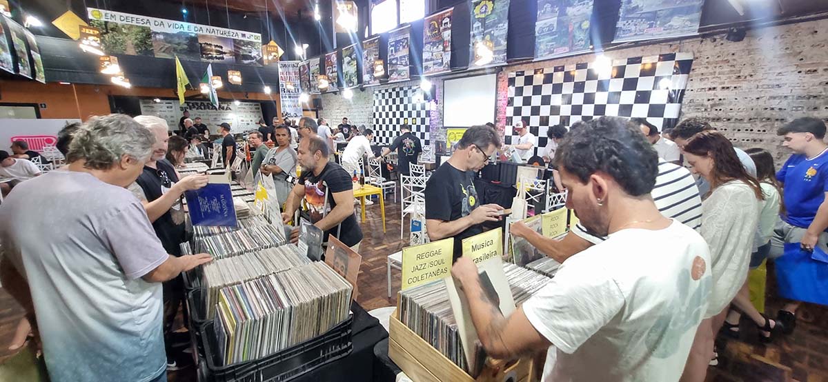 4ª feira CWB Vinil Project terá 8 mil discos de vinil à venda a partir de R$ 10 4ª feira CWB Vinil Project terá 8 mil discos de vinil à venda a partir de R$ 10