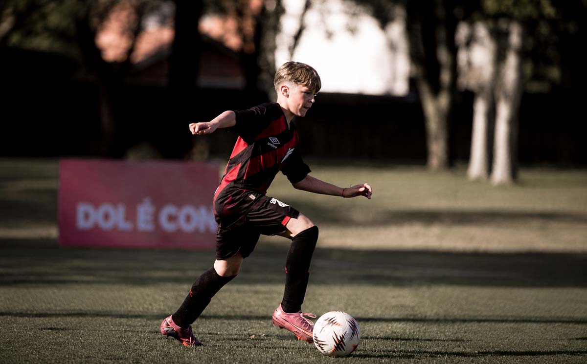 Yuri Fernandes Jora, curitibano de 12 anos, desponta como uma das grandes promessas do futebol Yuri Fernandes Jora, curitibano de 12 anos, desponta como uma das grandes promessas do futebol