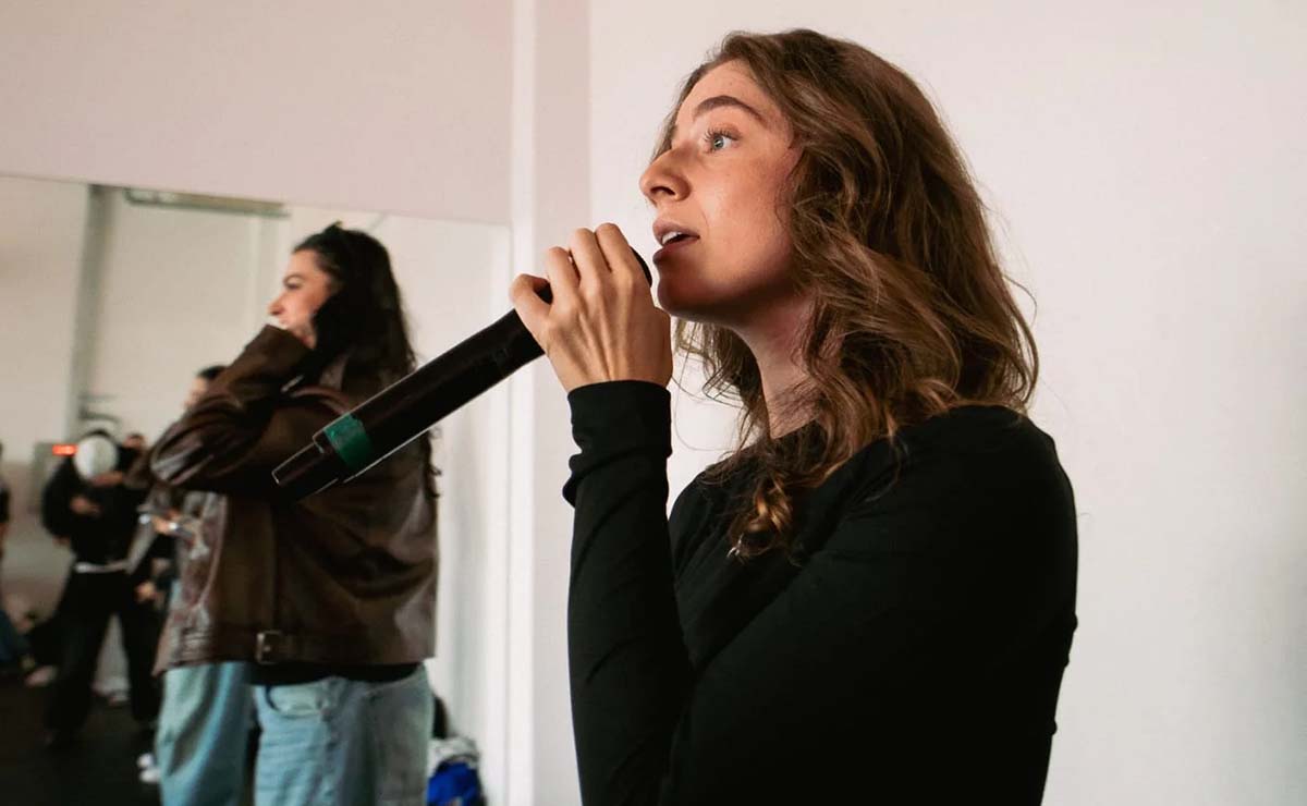 Giana surpreende alunos durante aula de dança em Curitiba