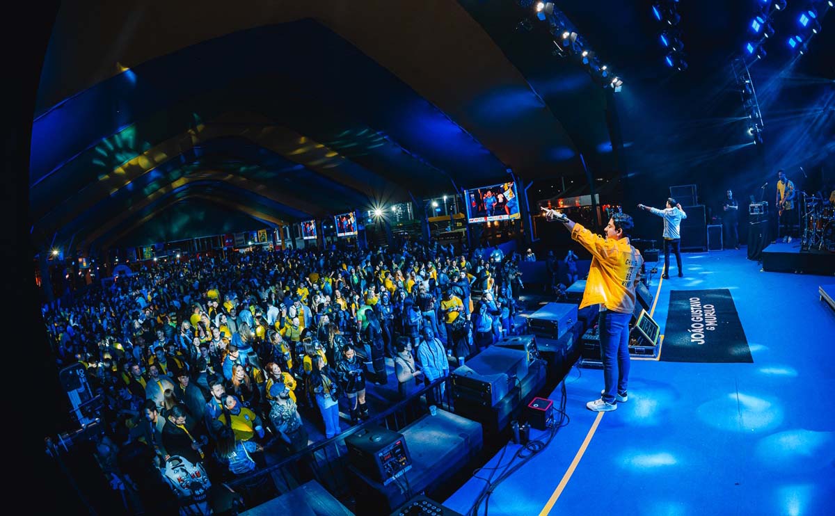 Festival Ginga Curitiba encerra edição 2026 com transmissão da final da Copa do Mundo e show do Sundayz (Dubdogz + 5521) Festival Ginga Curitiba encerra edição 2026 com transmissão da final da Copa do Mundo e show do Sundayz (Dubdogz + 5521)