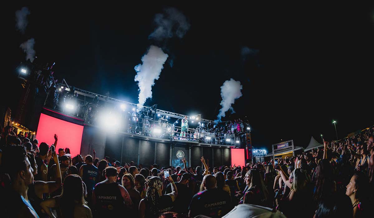 Curitiba Folia anuncia 5ª edição com Tomate, Xanddy Harmonia e Parangolé na icônica Pedreira Paulo Leminski Curitiba Folia anuncia 5ª edição com Tomate, Xanddy Harmonia e Parangolé na icônica Pedreira Paulo Leminski