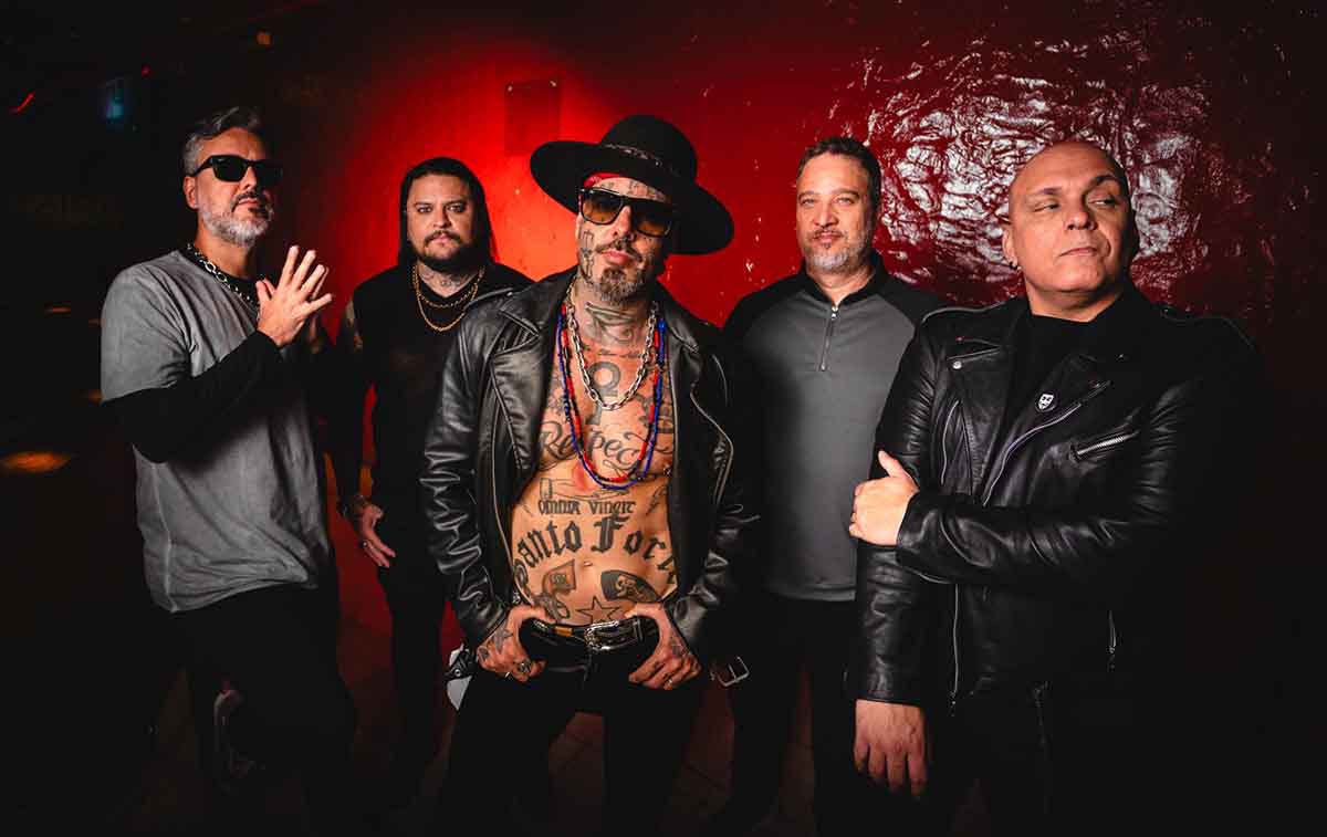 Detonautas apresenta show da turnê “Rádio Love Nacional” em Curitiba