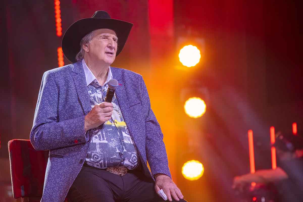 Sérgio Reis anuncia show especial em Curitiba