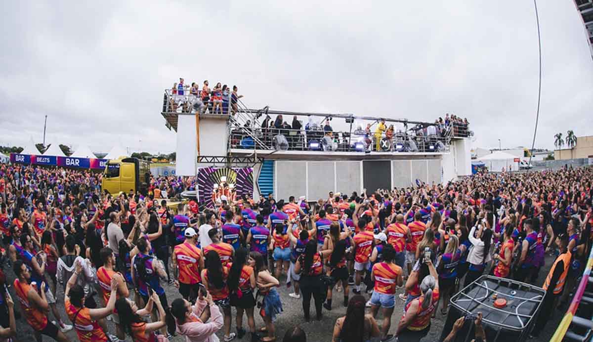 Curitiba Folia leva trio elétrico e grandes nomes do axé à Pedreira Paulo Leminski Curitiba Folia leva trio elétrico e grandes nomes do axé à Pedreira Paulo Leminski