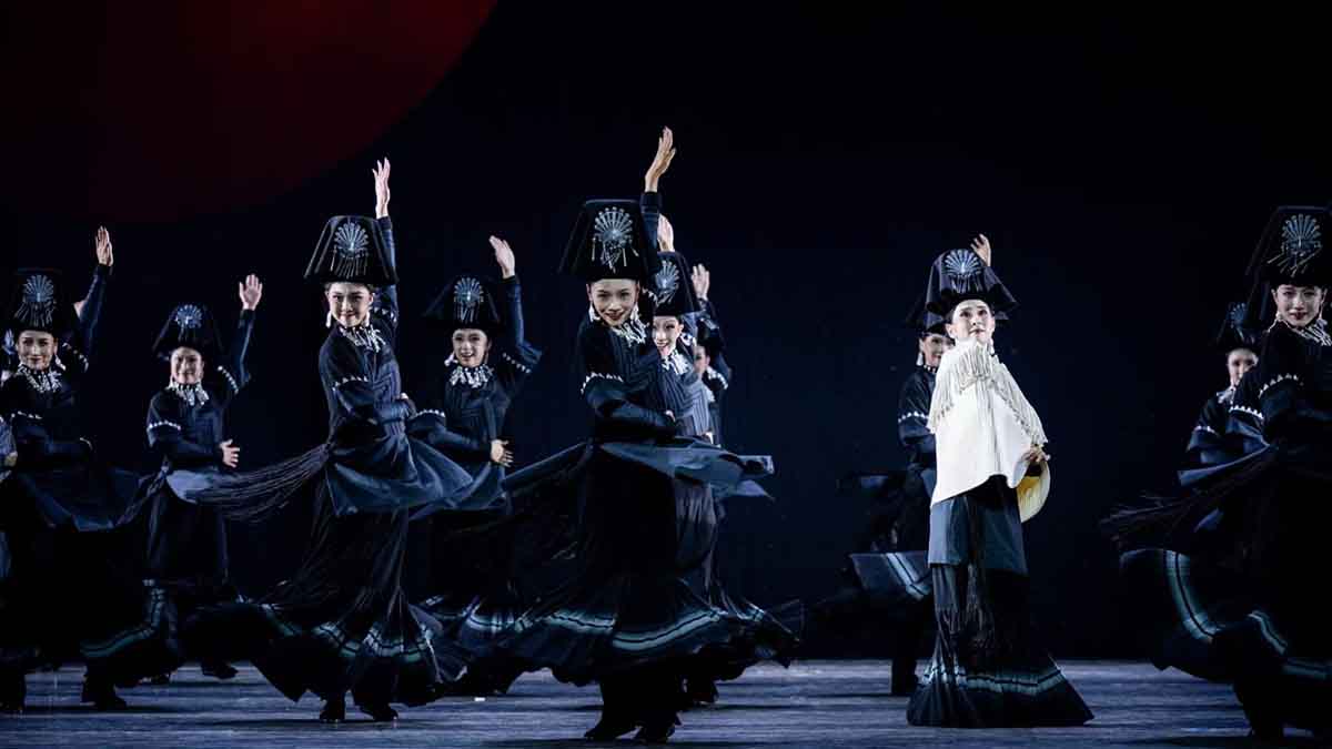 Curitiba recebe em novembro o espetáculo "Azaleia Oriental" no Teatro Positivo Curitiba recebe em novembro o espetáculo "Azaleia Oriental" no Teatro Positivo