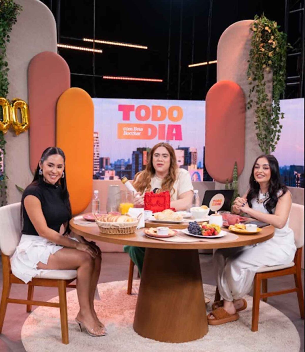 Beta Boechat comemora 100 episódios do "Todo Dia com Beta Boechat" na DiaTV com participação de Isabelle Nogueira Beta Boechat comemora 100 episódios do "Todo Dia com Beta Boechat" na DiaTV com participação de Isabelle Nogueira