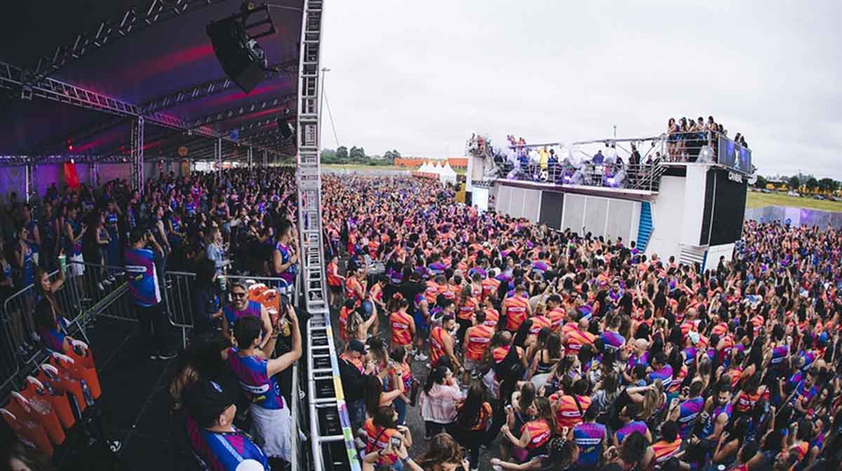 Curitiba Folia promete esquentar Curitiba com axé, trio elétrico e mais de dez horas de festa em dezembro